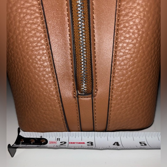 NWT Calvin Klein “Garnet” Shoulder Bag. Approx measurements as pictured - Picture 13 of 14